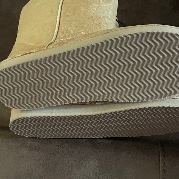 Women’s Beige Boot with Faux Lining - Picture 5 of 5